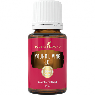 Ätherisches Öl R.C. von Young Living, freigestellt vor weissem Hintergrund