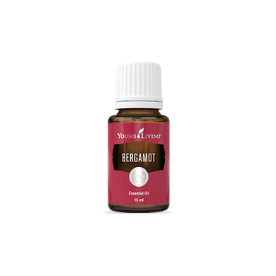 Ätherisches Öl Bergamot von Young Living, freigestellt vor weissem Hintergrund