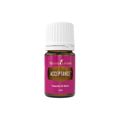 Ätherisches Öl Acceptance von Young Living, freigestellt vor weissem Hintergrund