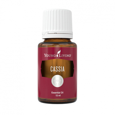 Ätherisches Öl Cassia von Young Living, freigestellt vor weissem Hintergrund