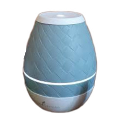 Diffusor Sweet Aroma von Young Living, freigestellt vor weissem Hintergrund Diffusor Sweet Aroma von Young Living, freigestellt vor weissem Hintergrund
