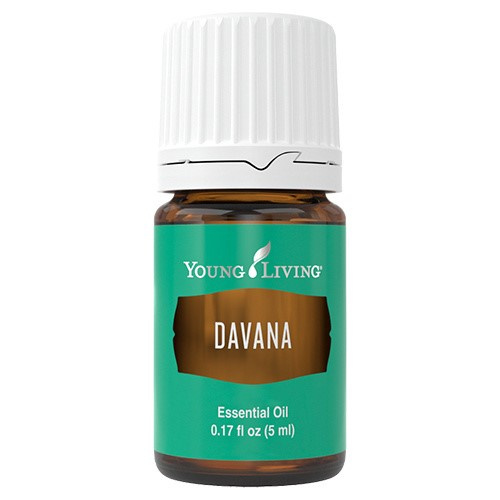 Ätherisches Öl Davana von Young Living, freigestellt vor weissem Hintergrund Ätherisches Öl Davana von Young Living, freigestellt vor weissem Hintergrund