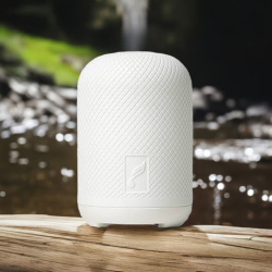 Ultraschall Diffuser Haven von Young Living, dargestellt in der Natur