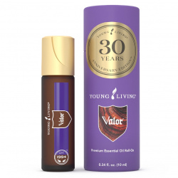 Ätherisches Öl Valor Roll_On mit Verpackung von Young Living, freigestellt vor weissem Hintergrund