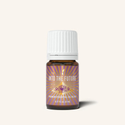 Ätherisches Öl "Into the Future" von Young Living, Braunglasflasche mit Etikett, freigestellt vor weissem Hintergrund