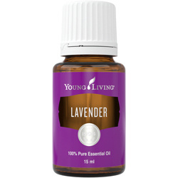 Ätherisches Öl Lavendel von Young Living, Produktflasche mit weißem Etikett, freigestellt vor weissem Hintergrund Ätherisches Öl Lavendel von Young Living, Produktflasche mit weißem Etikett, freigestellt vor weissem Hintergrund