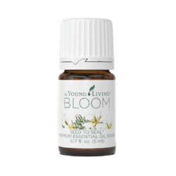 Ätherisches Öl "Bloom" von Young Living, 5ml Braunglasflasche mit Etikett, mit Tropfer, freigestellt vor weißem Hintergrund Ätherisches Öl "Bloom" von Young Living, 5ml Braunglasflasche mit Etikett, mit Tropfer, freigestellt vor weißem Hintergrund