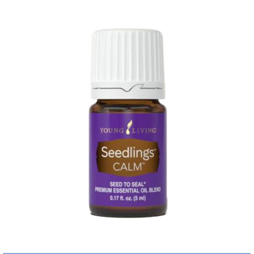 Ätherisches Öl Seedlings Calm™ von Young Living, in 5ml Braunglasfalsche mit Etikett, mit Tropfer, freigestellt auf Weiß Ätherisches Öl Seedlings Calm™ von Young Living, in 5ml Braunglasfalsche mit Etikett, mit Tropfer, freigestellt auf Weiß