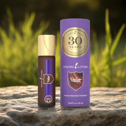Ätherisches Öl Valor 10ml Roll-On mit Etikett, Verpackung von Young Living, dargestellt in der Natur