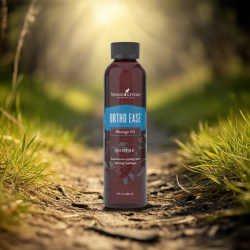 Ortho Ease Massage-Öl- von Young Living, 236ml Flasche mit Etikett, dargestellt in der Natur