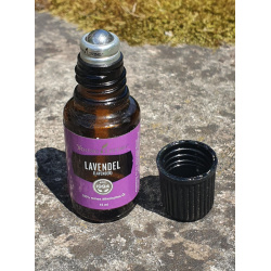 Roll-On-Verschluss AromaGlide für ätherische Öle im Austausch zum Tropfverschluss, dargestellt auf einer 15ml-Braunglasflasche