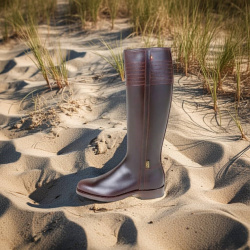 Spanischer Hochschaftstiefel braun, Innenreißverschluss,  hochwertige Goodyear Sohle mit dünnem Belag, Seitansicht, im Sand