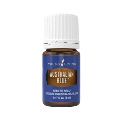 Ätherisches Premium Öl Australian Blue von Young Living, 5ml Braunglasflasche mit Tropfverschluss und Etikett, freigestellt