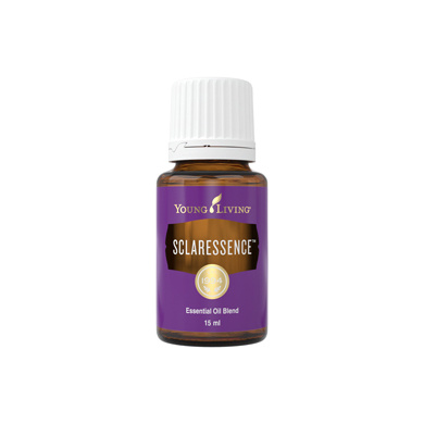 Ätherisches Premium Öl "SclarEssence" von Young Living, 5ml Braunglasflasche mit Tropfverschluss und Etikett, freigestellt