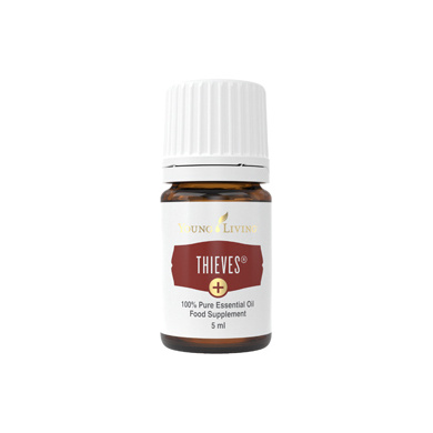 Ätherisches Öl Thieves Plus von Young Living, freigestellt vor weissem Hintergrund