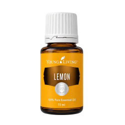Ätherisches Öl Zitrone von Young Living, 5ml Braunglasflasche mit Tropfverschluss, freigestellt vor weißem Hintergrund